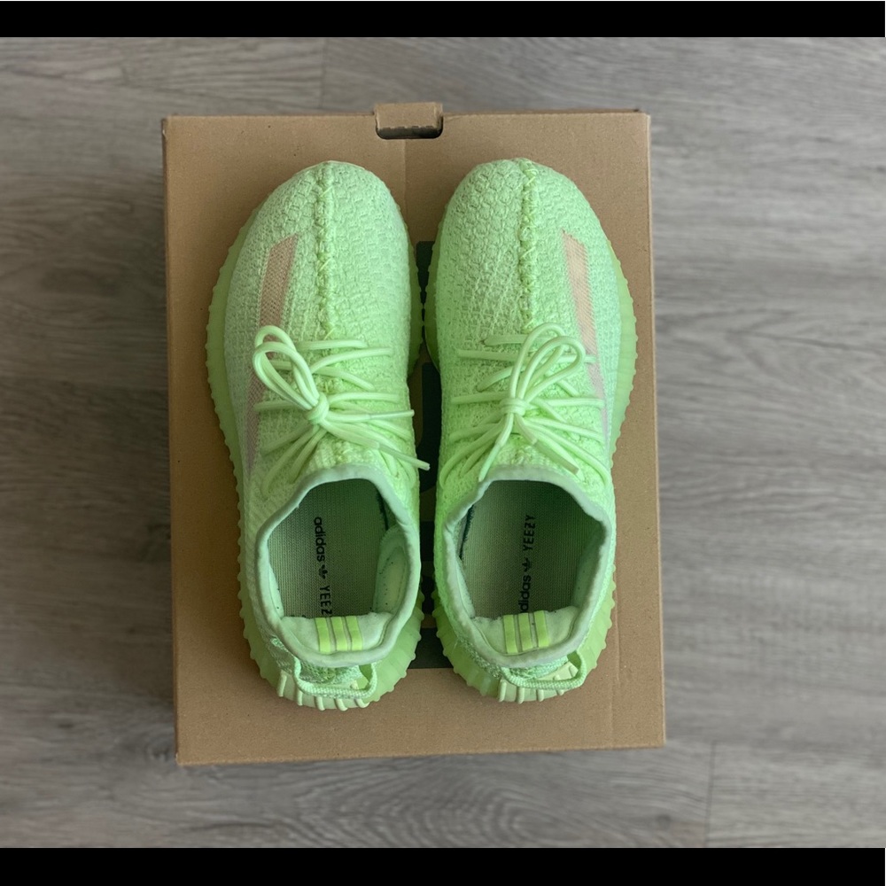 Yeezy Glow Size 1Y